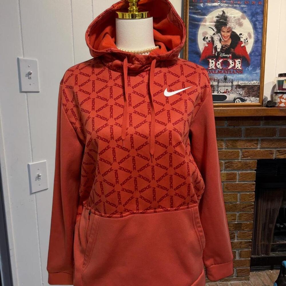 Nike Therma-Fit Hoodie with repeating geometric pattern in red/orange size Large
